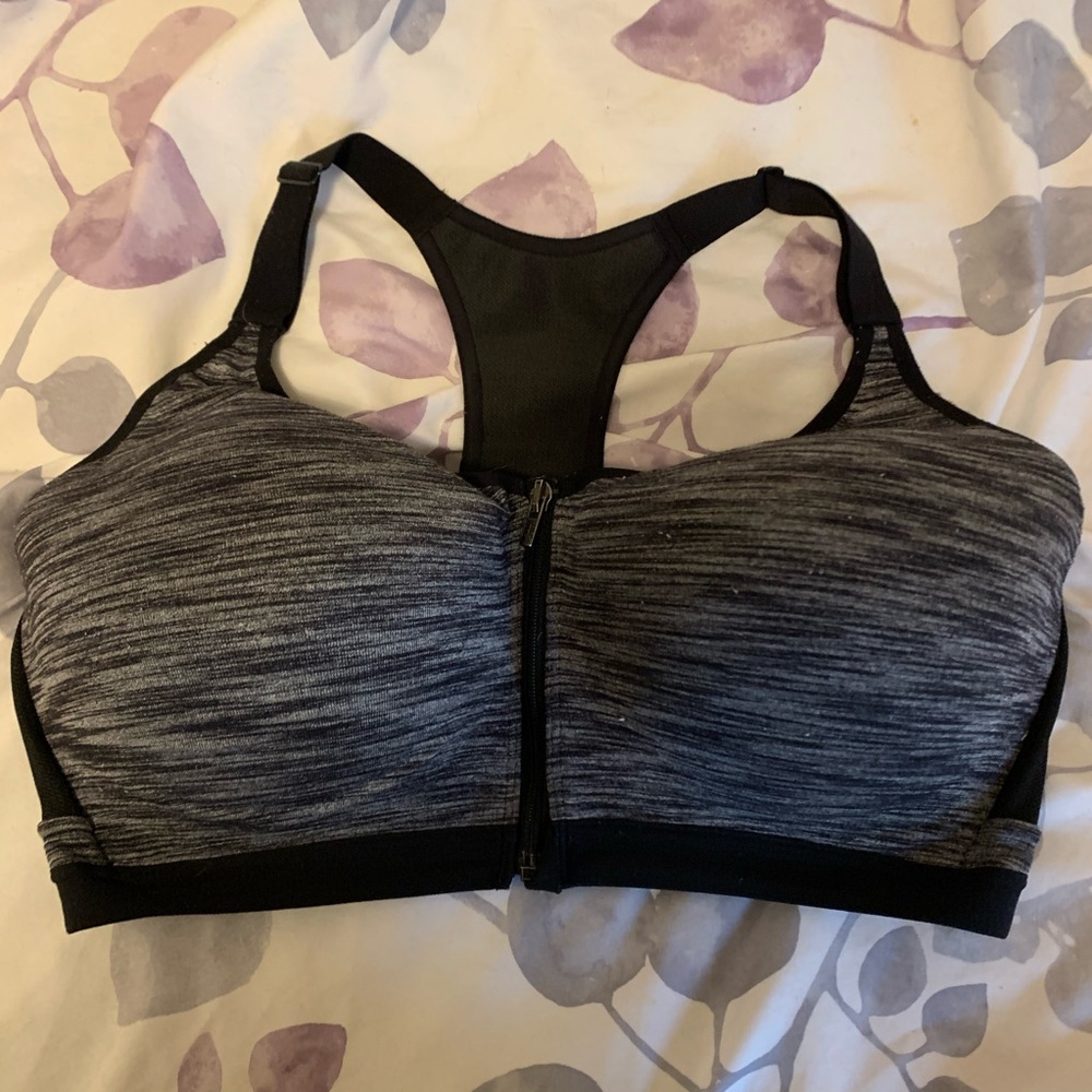Victoria’s Secret front close sports bra